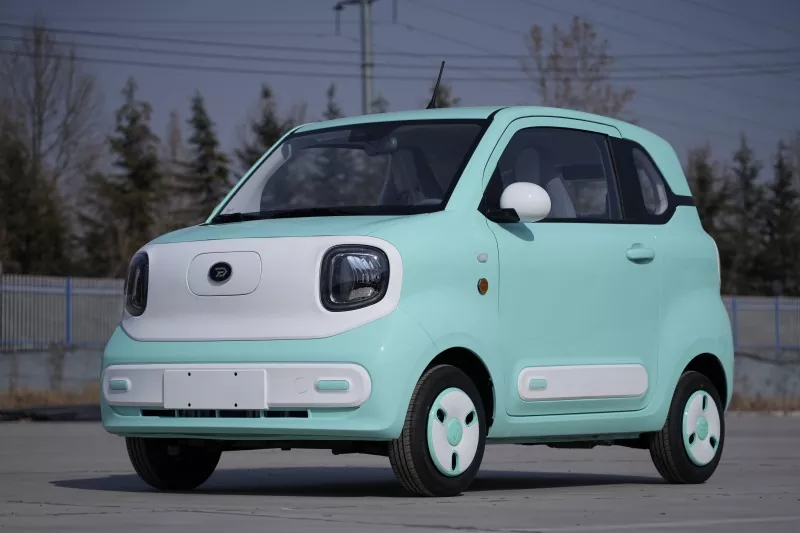 Uzavřené mini auto pro seniory